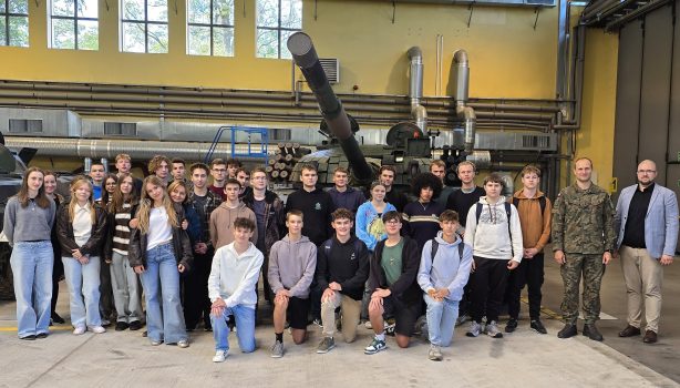 Wizyta uczniów I LO im. KEN w Sanoku na Wydziale Inżynierii Mechanicznej WAT