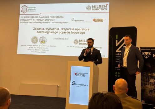 Wygłoszenie przez mgr. inż. Tomasza Mantura (Instytut Pojazdów i Transportu) oraz mgr inż. Łukasza Sadłowskiego (Milrem Robotics) referatu pt. Zadania, wyzwania i wsparcie operatora bezzałogowego pojazdu lądowego.