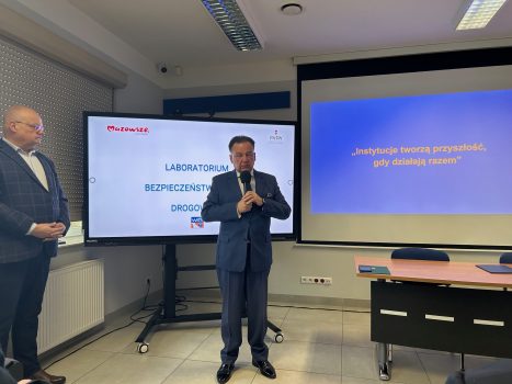 od lewej Dariusz Marek Szczygielski, dyrektor WORD Warszawa, Adam Struzik, marszałek województwa mazowieckiego