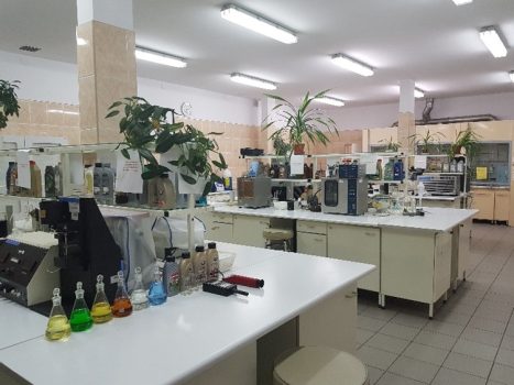 Pracownia Analiz Znormalizowanych – pomieszczenie ze sprzętem i materiałami laboratoryjnymi