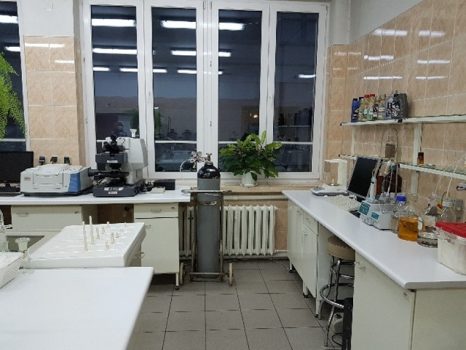 Pracownia Analiz Znormalizowanych – widok pomieszczenia ze sprzętem.