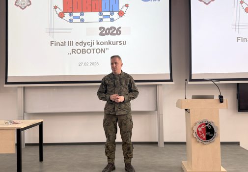 Prorektor ds. Wojskowych przemawia podczas otwarcia finału II edycji konkursu ROBOTON.