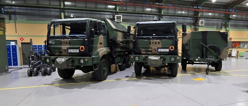 Od lewej: Warsztat Wojsk Inżynieryjnych (WOR/INŻ), Mobilna Stacja Wytwarzania Przyrostowego na podwoziu STAR266M2 wraz z Zespołem Spalinowo Elektrycznym