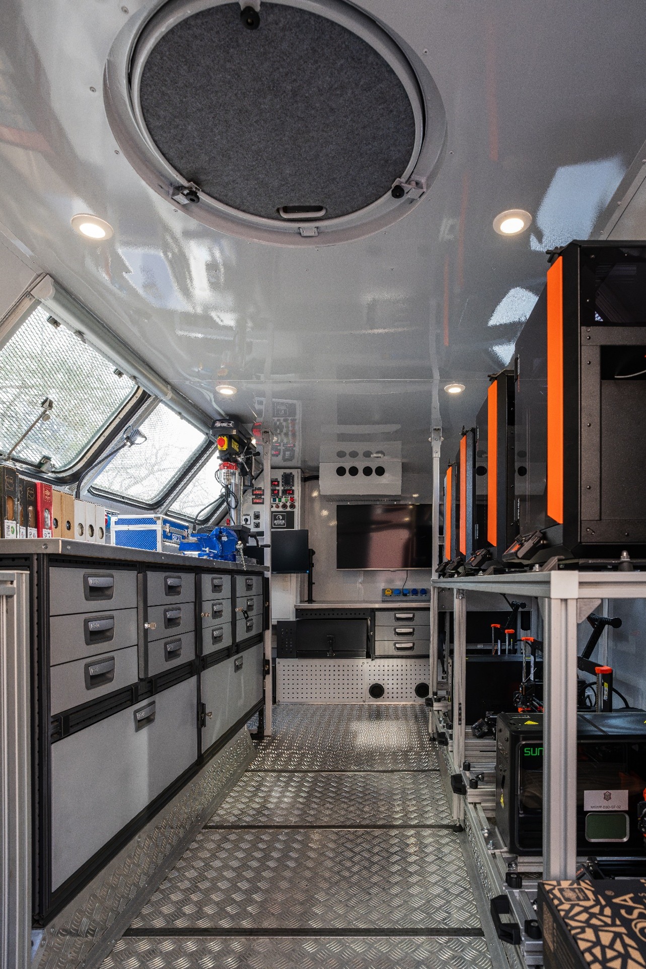 Wnętrze Mobilnej Stacji Wytwarzania Przyrostowego