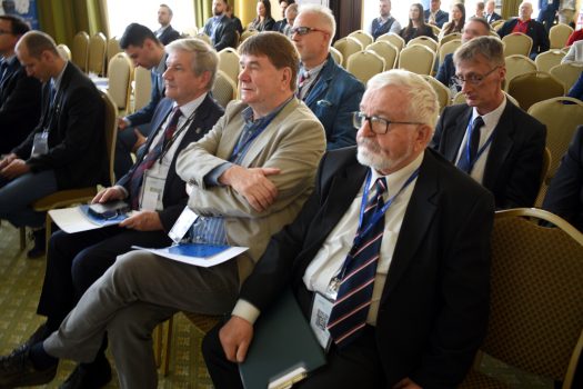 Panowie Jerzy Jackowski, Dziekan WIM oraz Mirosław Gidlewski, Dyrektor IPiT oraz Tomasz Stańczyk, Przewodniczący Komitetu Naukowego Konferencji.