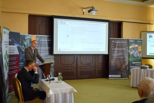 Pan mgr inż. Damian Cegłowski wygłasza referat.