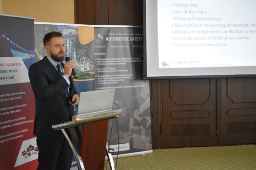 Pan mgr inż. Tomasz Mantur prezentuje referat.