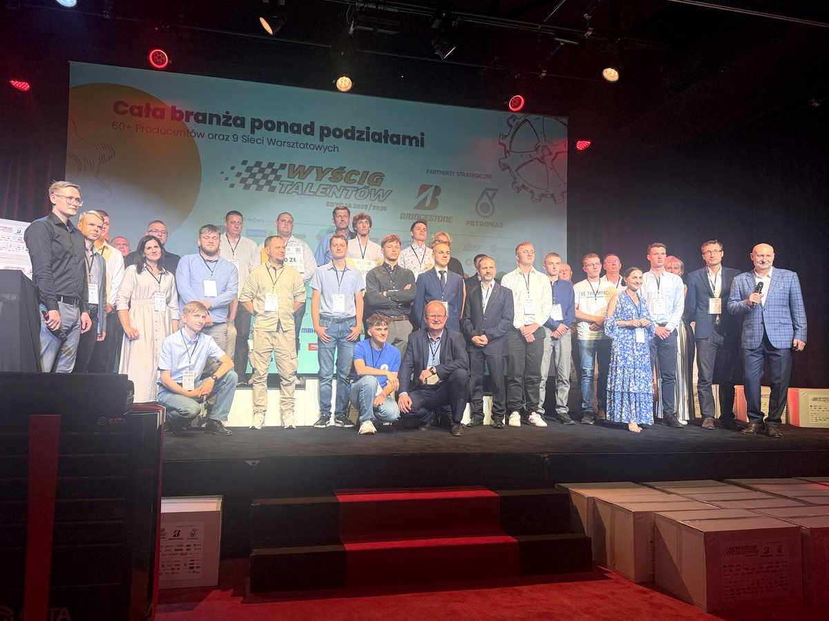 Zdjęcie grupowe wszystkich laureatów Konkursu.