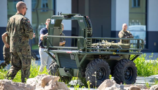 Centrum Robotów Mobilnych WAT testuje roboty lądowe dla SZ RP