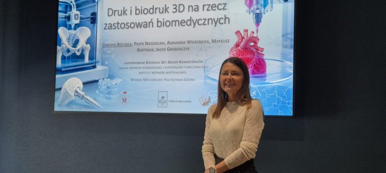 Uczestniczka zebrania Sekcji Biomechaniki Komitetu Mechaniki PAN wygłasza prezentację
