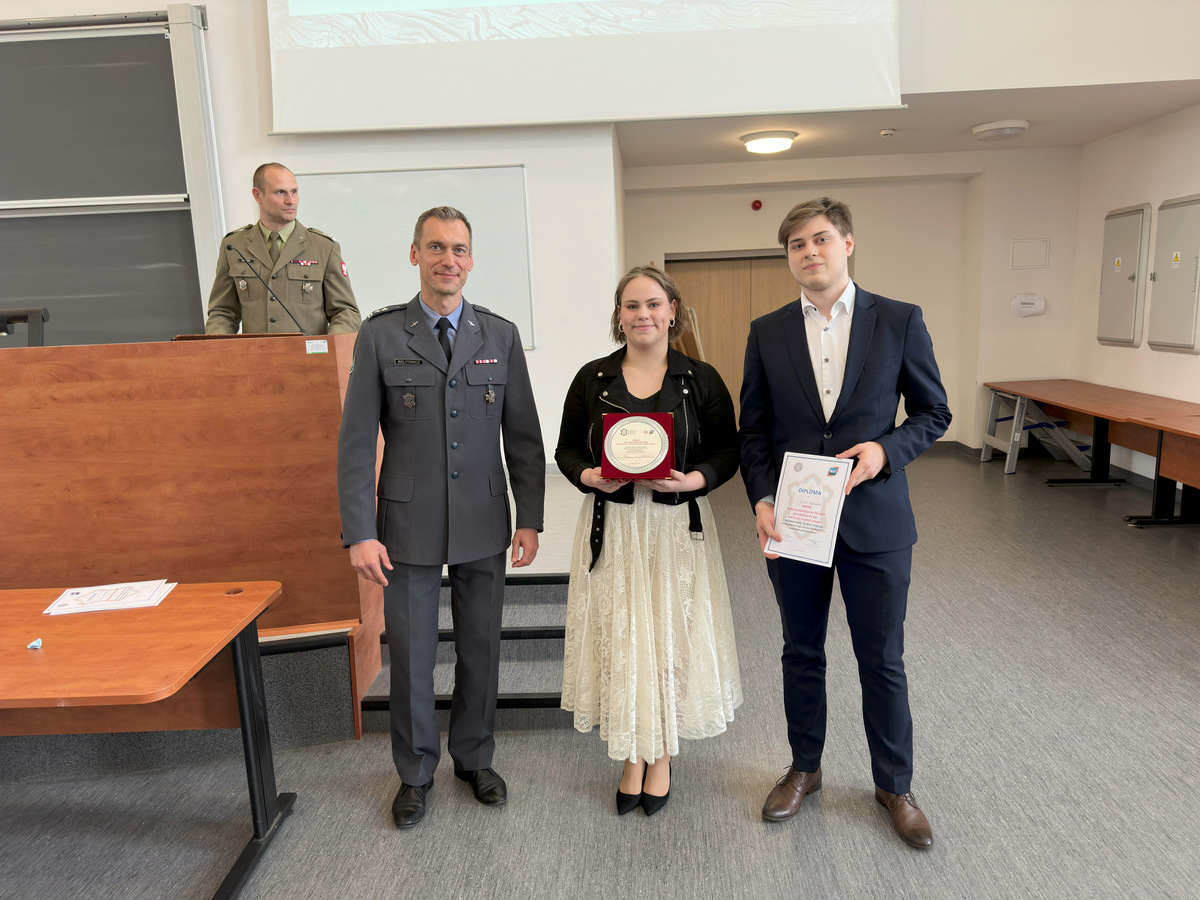 Laureaci konkursu na najlepszy referat przedstawiony podczas Seminarium Kół Naukowych WIM i WML.