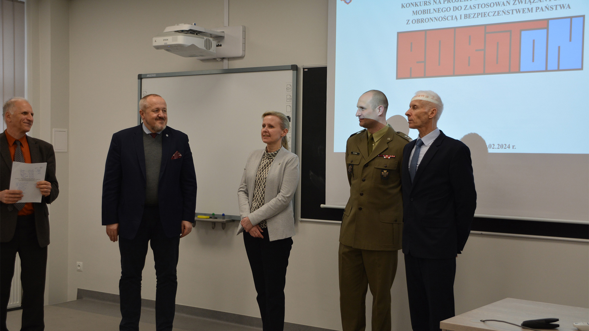 Fot. 6. Wręczenie nagród uczestnikom konkursu ROBOTON.