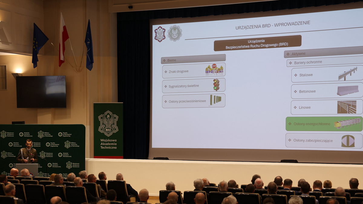Zdjęcie ekranu, na którym wyświetlane są slajdy do wykładu inauguracyjnego..
