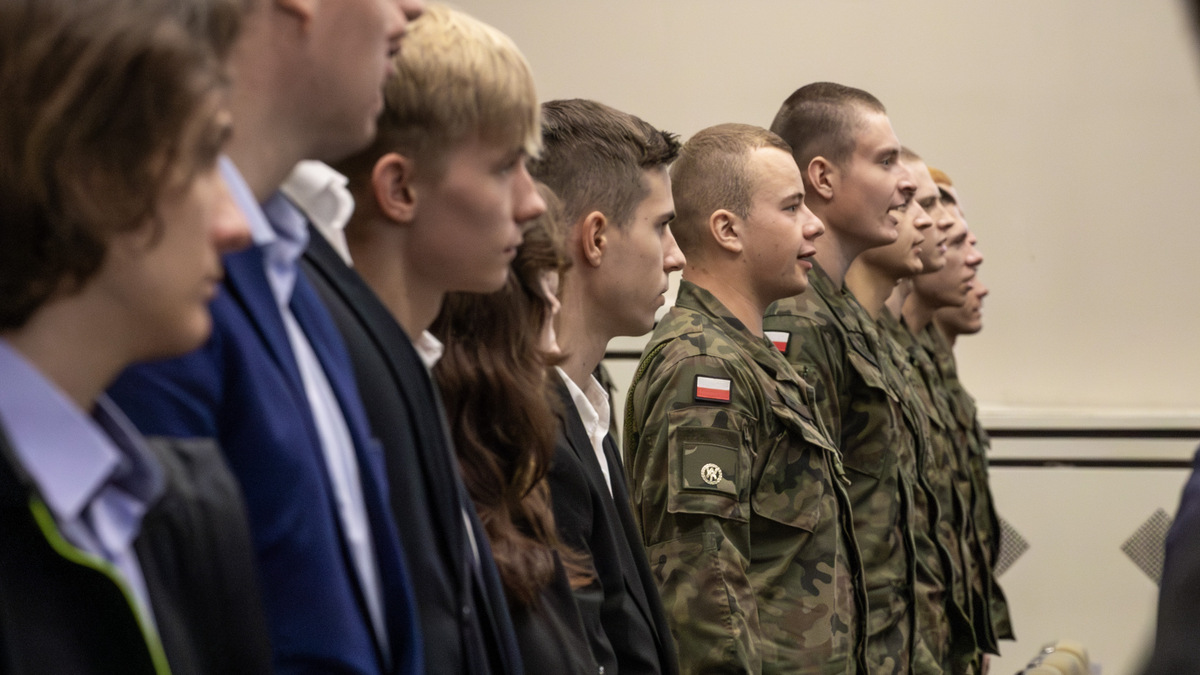 Fot. 4. Ślubowanie studentów zgromadzonych na sali.