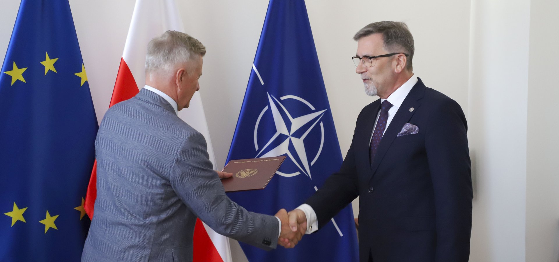 Podsekretarz Stanu w MON Stanisław Wziątek z prof. Śnieżkiem.