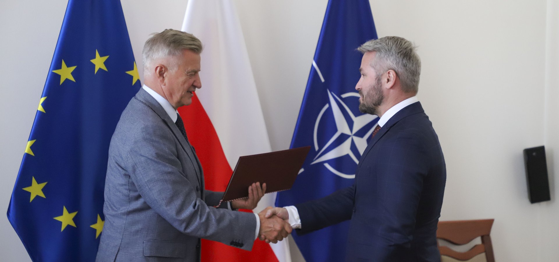 Podsekretarz Stanu w MON Stanisław Wziątek i prof. Wachowski.