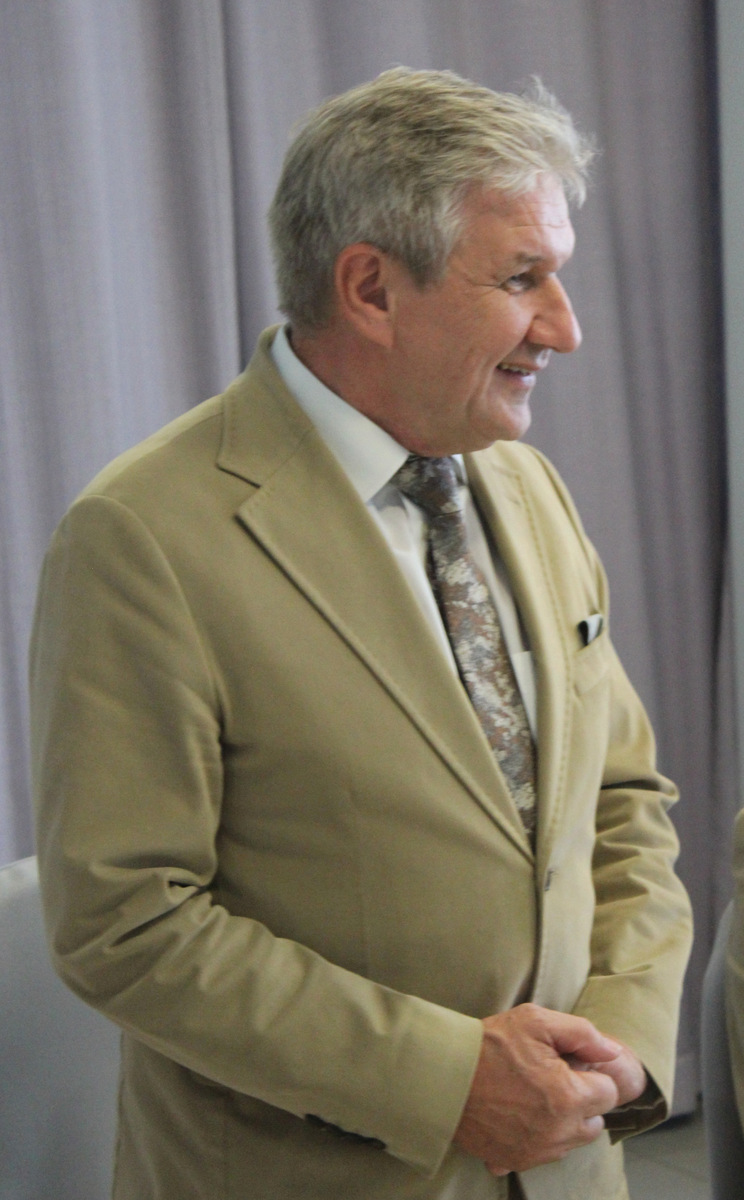 Kierownik projektu prof. Jerzy Jackowski